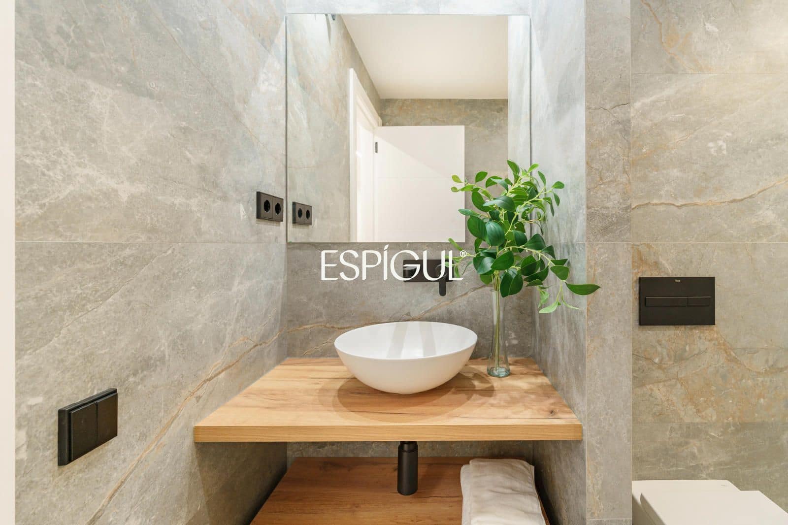 5 bedroom Flat for sale in Barcelona city - € 1,469,000 (Ref: 10016461)