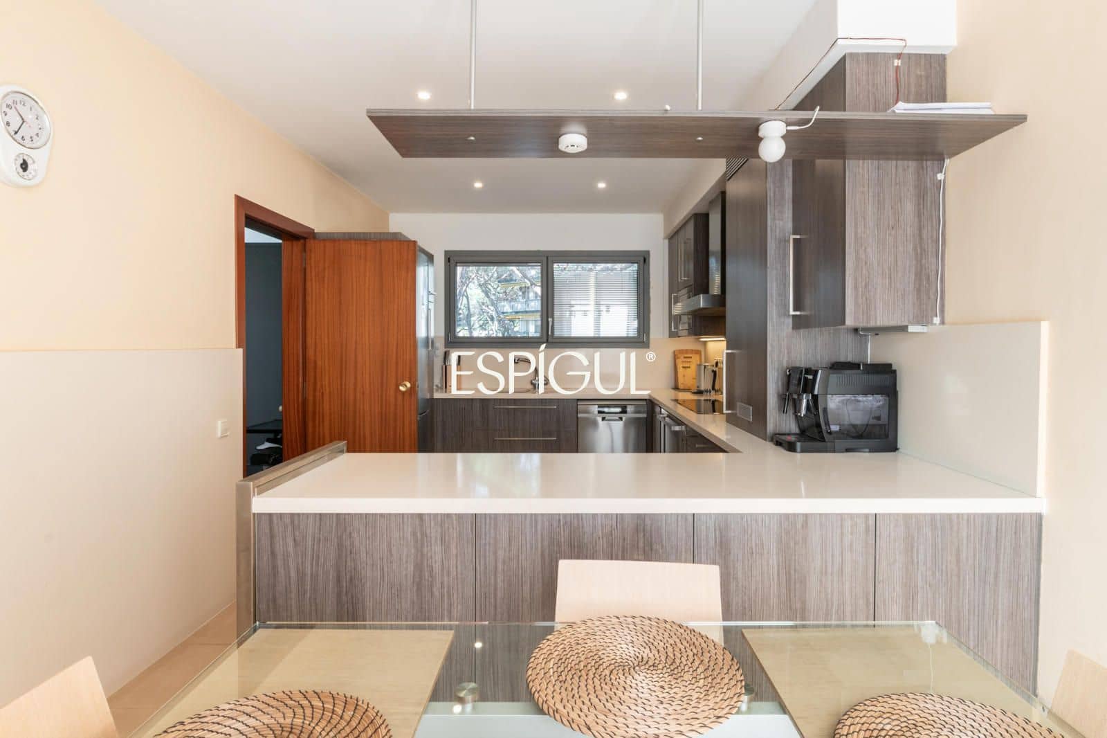 5 bedroom Villa for sale in Gava with pool garage - € 1,390,000 (Ref: 10016462)