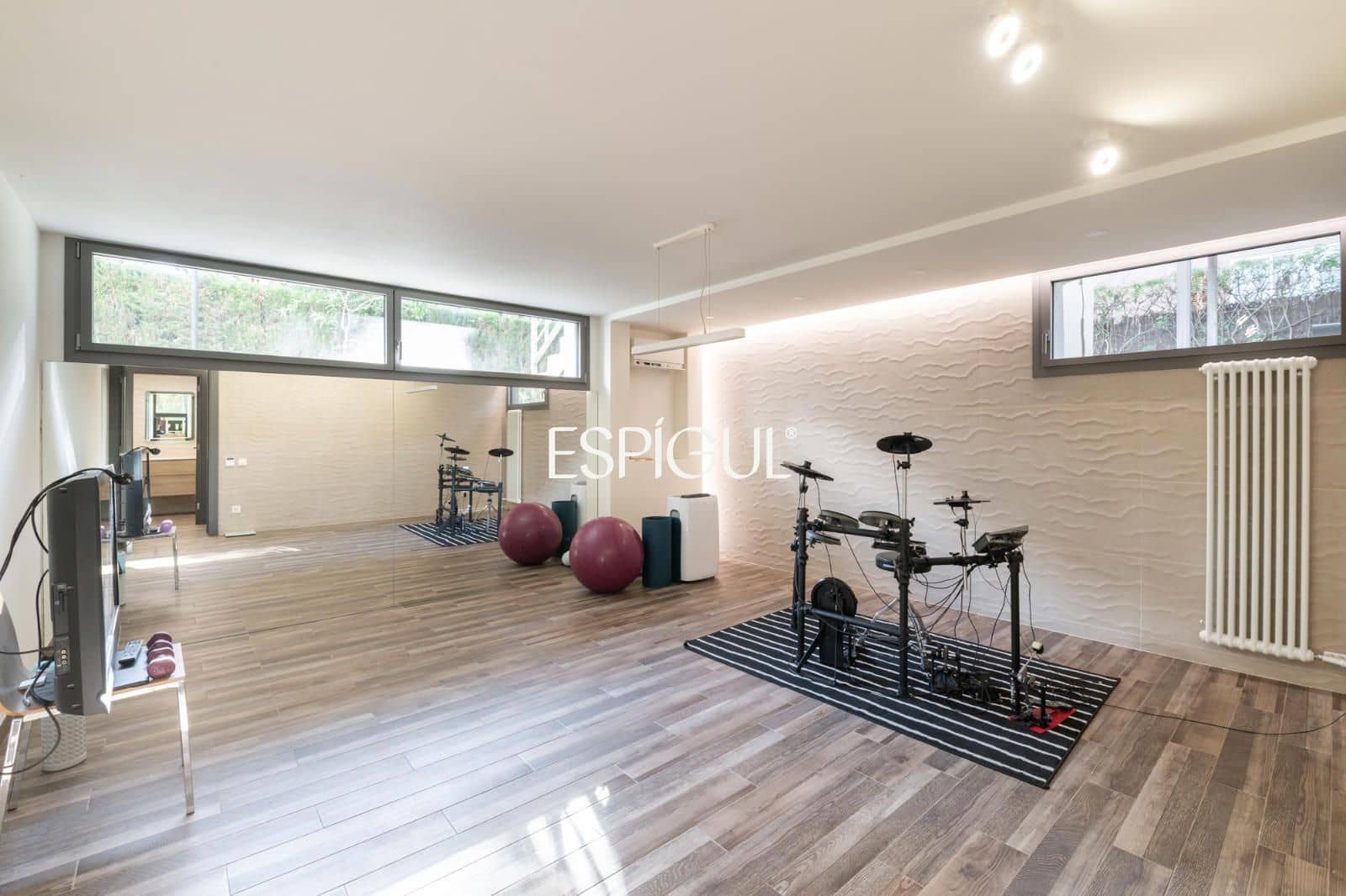 5 bedroom Villa for sale in Gava with pool garage - € 1,390,000 (Ref: 10016462)