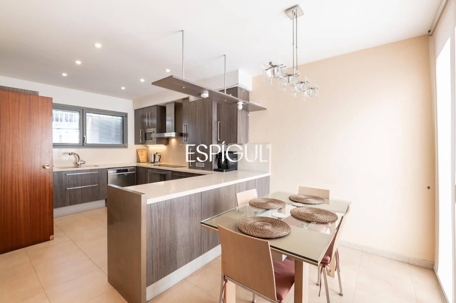 5 bedroom Villa for sale in Gava with pool garage - € 1,390,000 (Ref: 10016462)