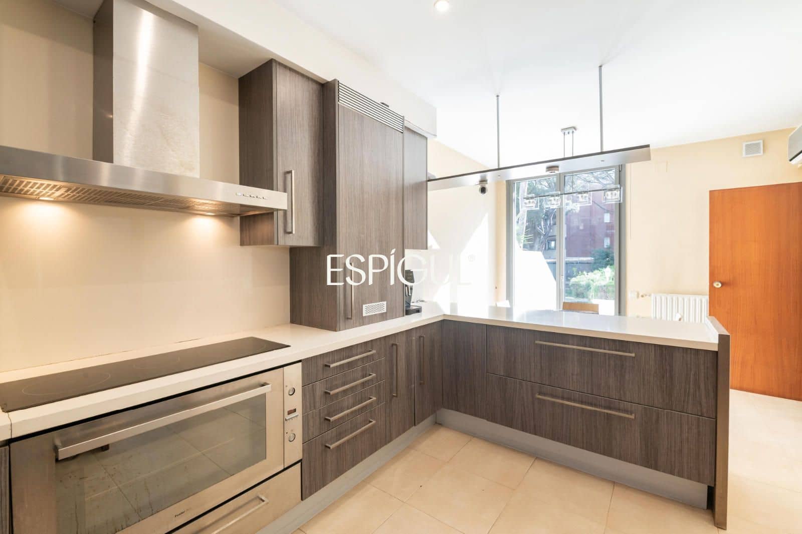 5 bedroom Villa for sale in Gava with pool garage - € 1,390,000 (Ref: 10016462)