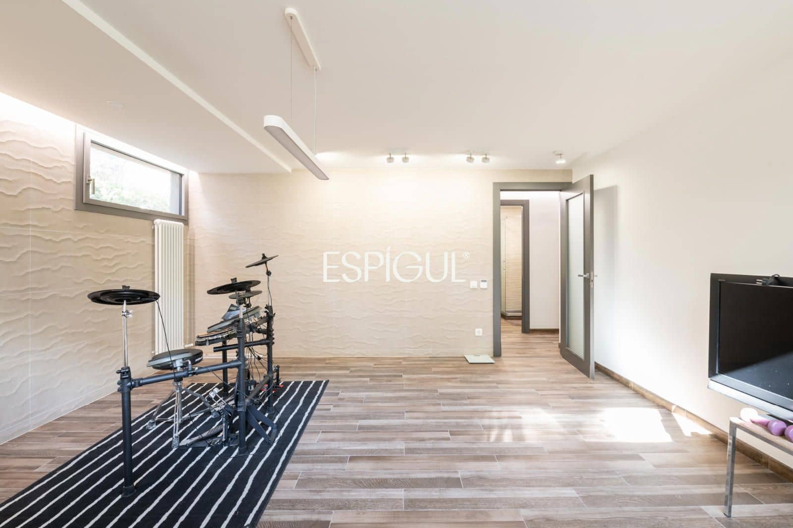 5 bedroom Villa for sale in Gava with pool garage - € 1,390,000 (Ref: 10016462)
