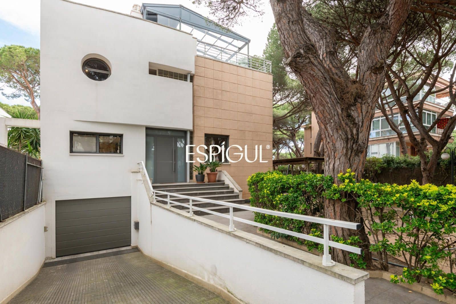 5 bedroom Villa for sale in Gava with pool garage - € 1,390,000 (Ref: 10016462)