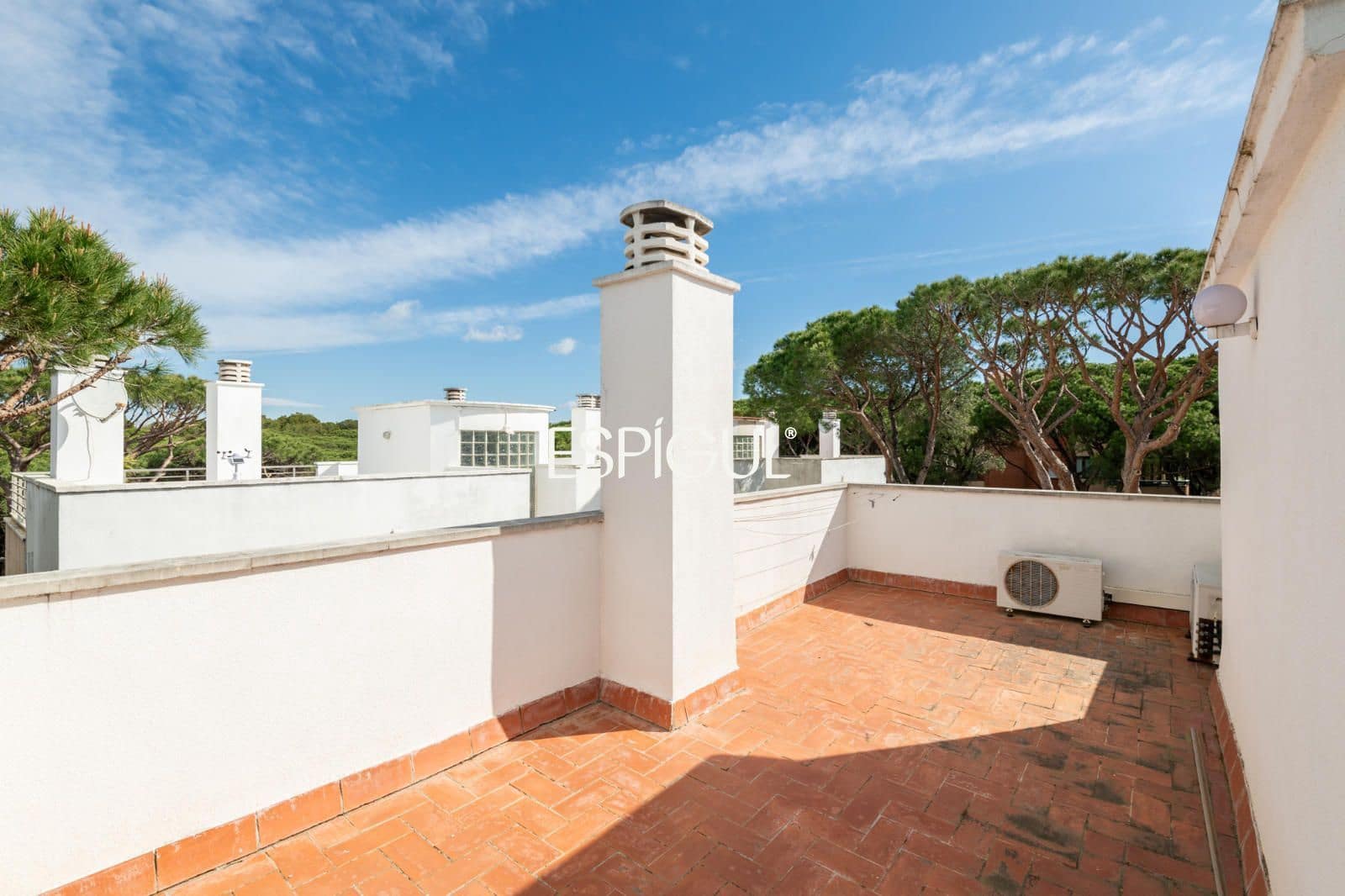 5 bedroom Villa for sale in Gava with pool garage - € 1,390,000 (Ref: 10016462)