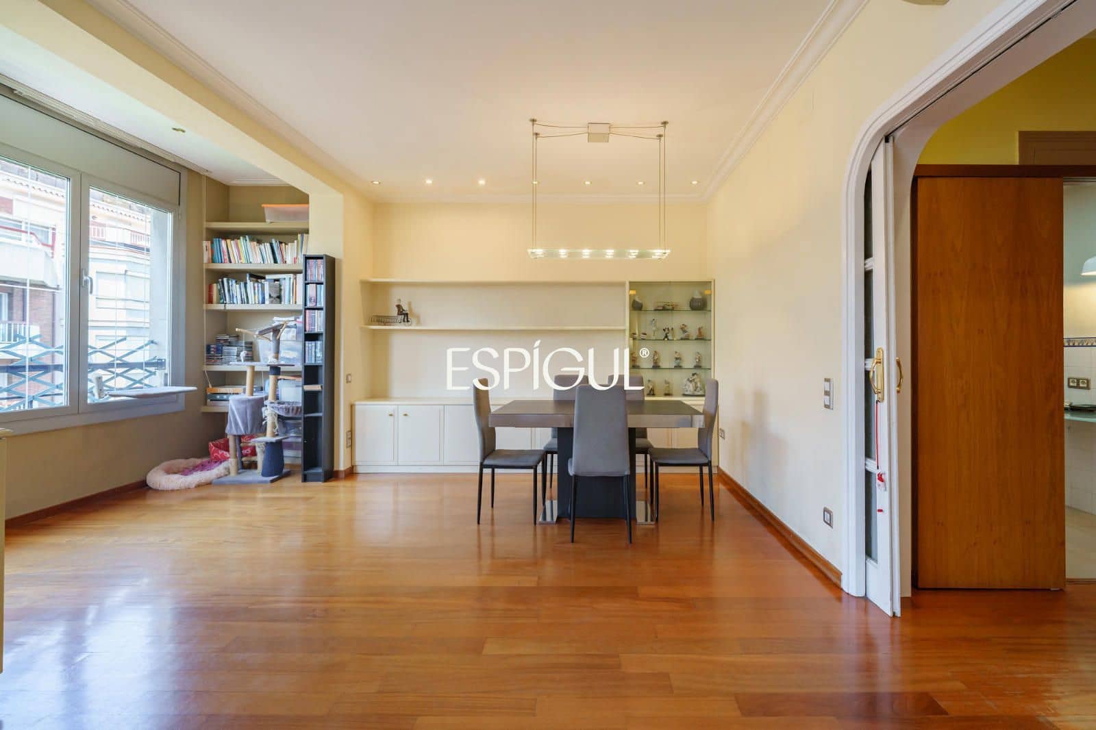 4 soveværelse Lejlighed til salg i Barcelona by - € 760.000 (Ref: 10016465)