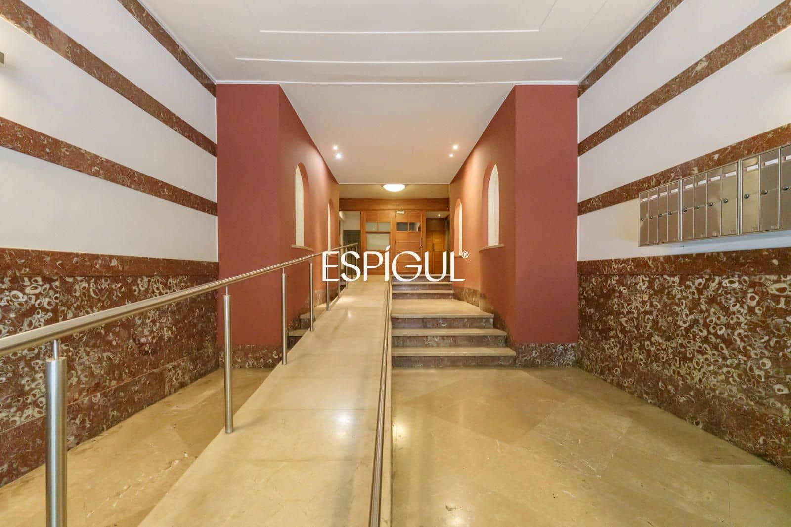 4 soveværelse Lejlighed til salg i Barcelona by - € 760.000 (Ref: 10016465)