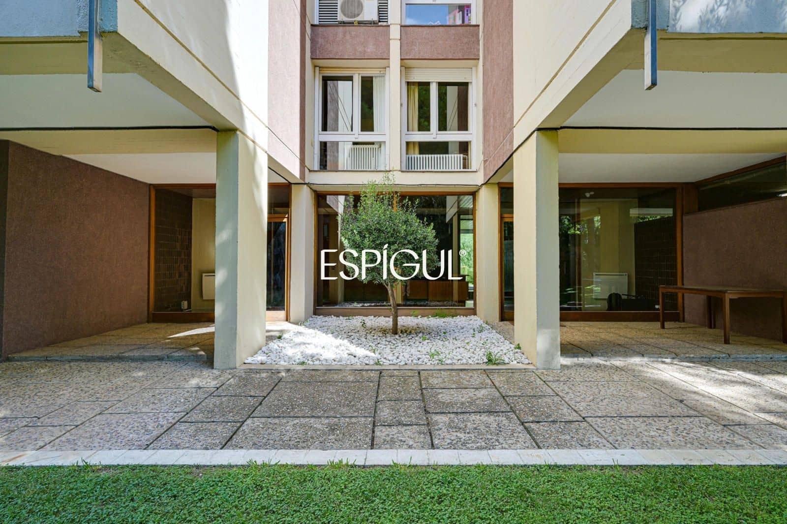 5 bedroom Flat for sale in Barcelona city with garage - € 2,800,000 (Ref: 10016470)
