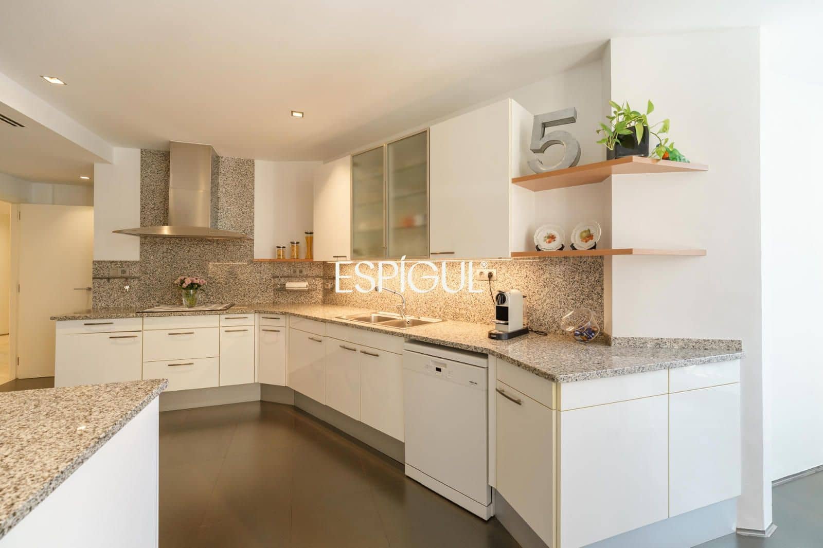 6 slaapkamer Flat te koop in Barcelona stad met zwembad garage - € 2.350.000 (Ref: 10016475)