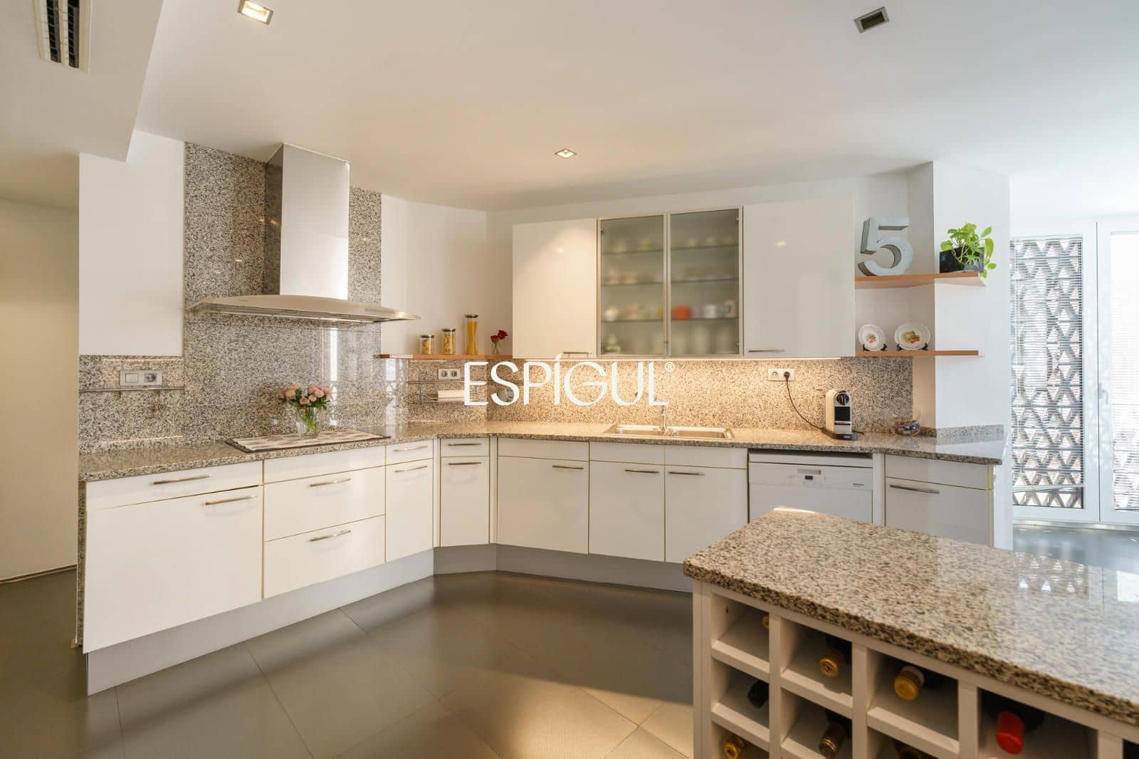 6 slaapkamer Flat te koop in Barcelona stad met zwembad garage - € 2.350.000 (Ref: 10016475)