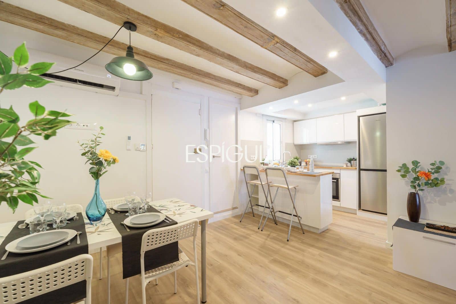 2 bedroom Flat for sale in Barcelona city - € 296,500 (Ref: 10016476)
