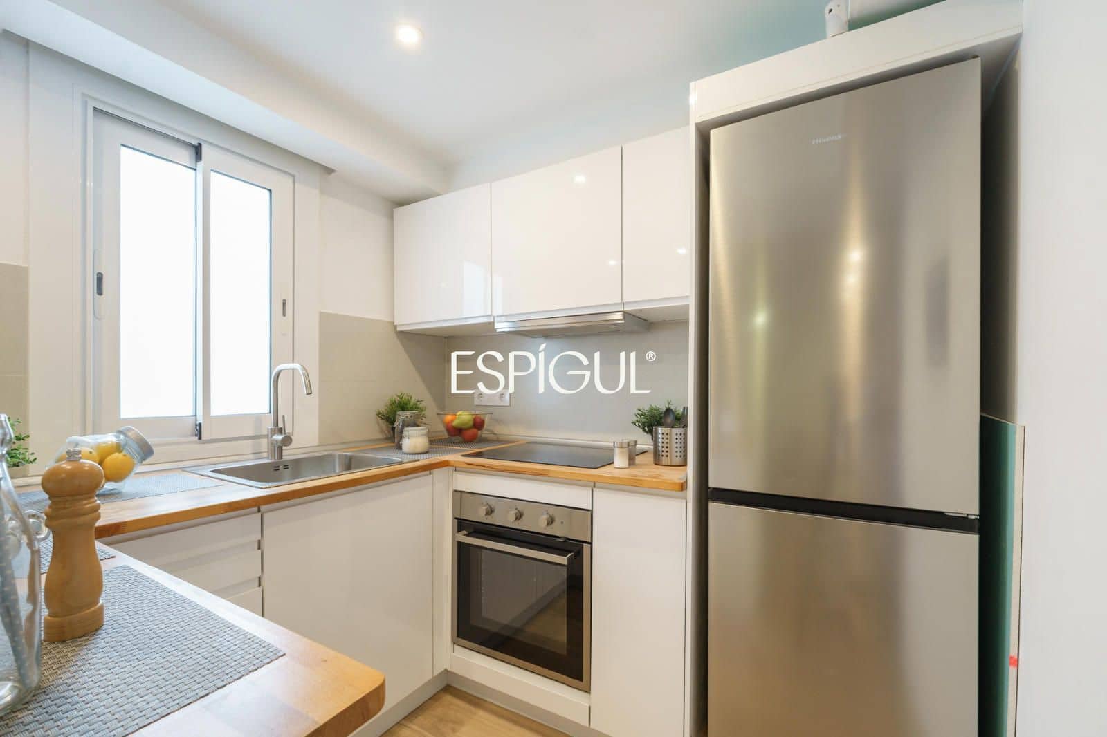 2 bedroom Flat for sale in Barcelona city - € 296,500 (Ref: 10016476)