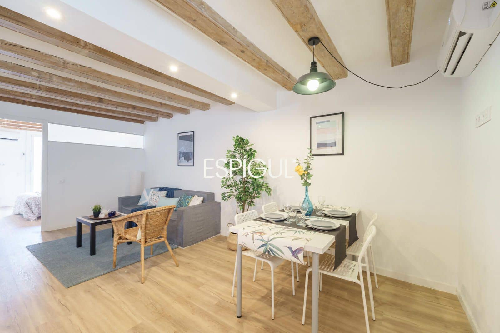 2 bedroom Flat for sale in Barcelona city - € 296,500 (Ref: 10016476)