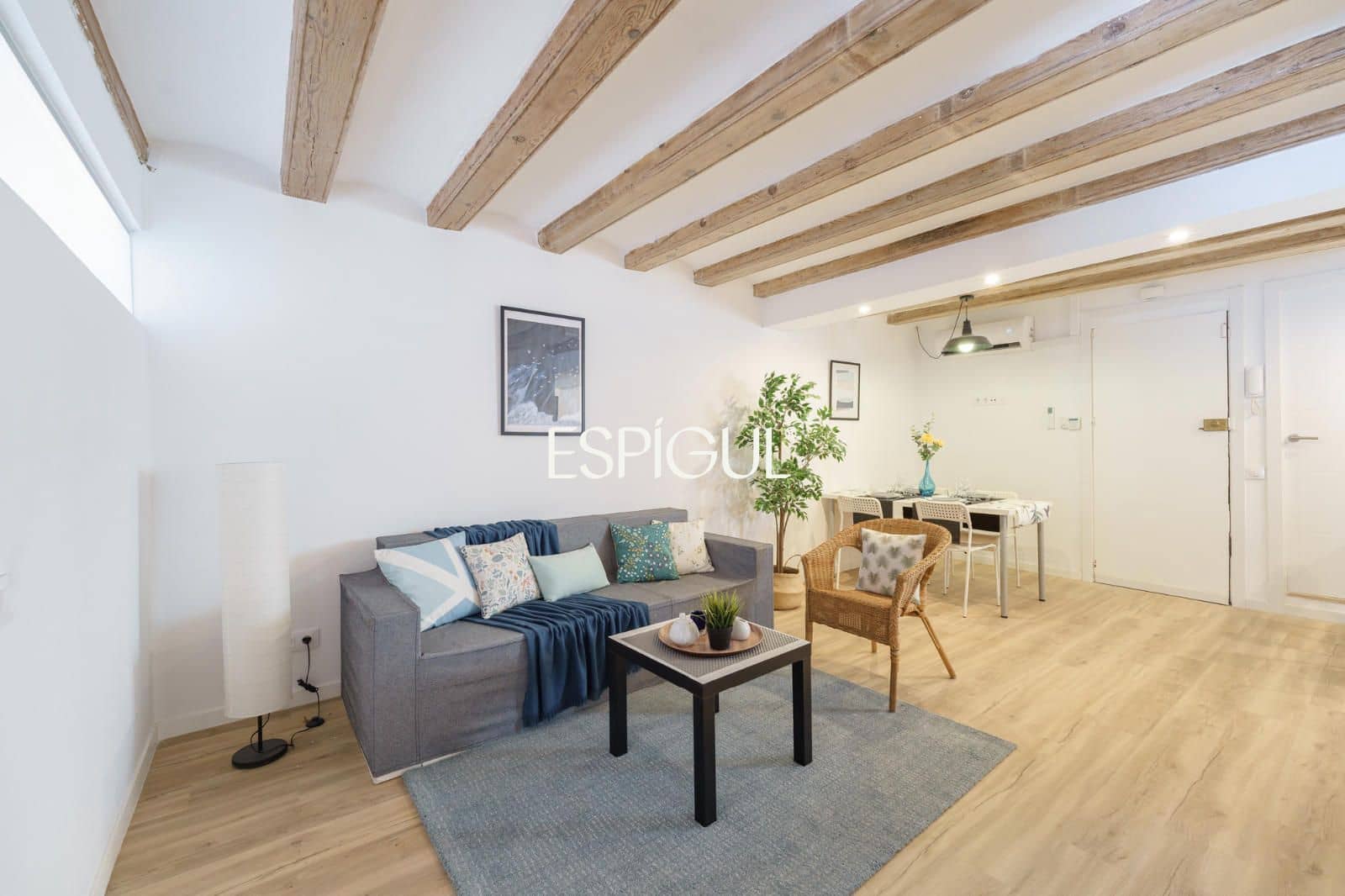 2 bedroom Flat for sale in Barcelona city - € 296,500 (Ref: 10016476)