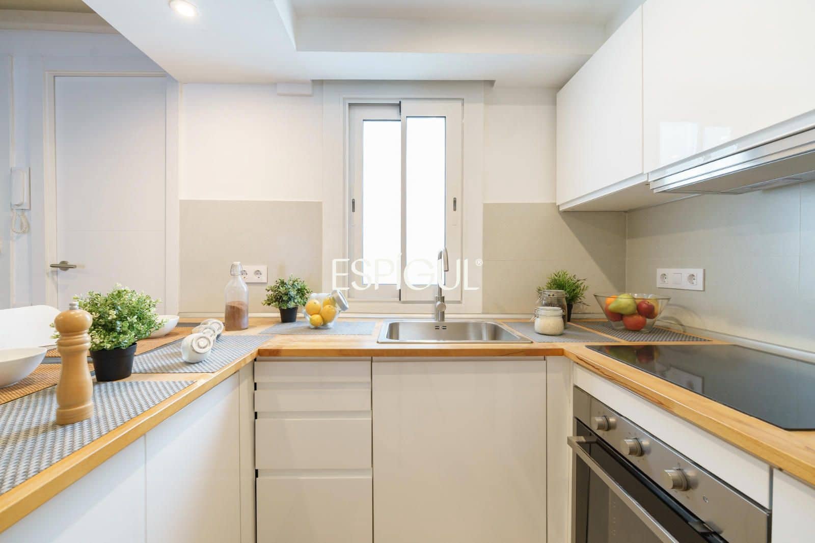 2 bedroom Flat for sale in Barcelona city - € 296,500 (Ref: 10016476)