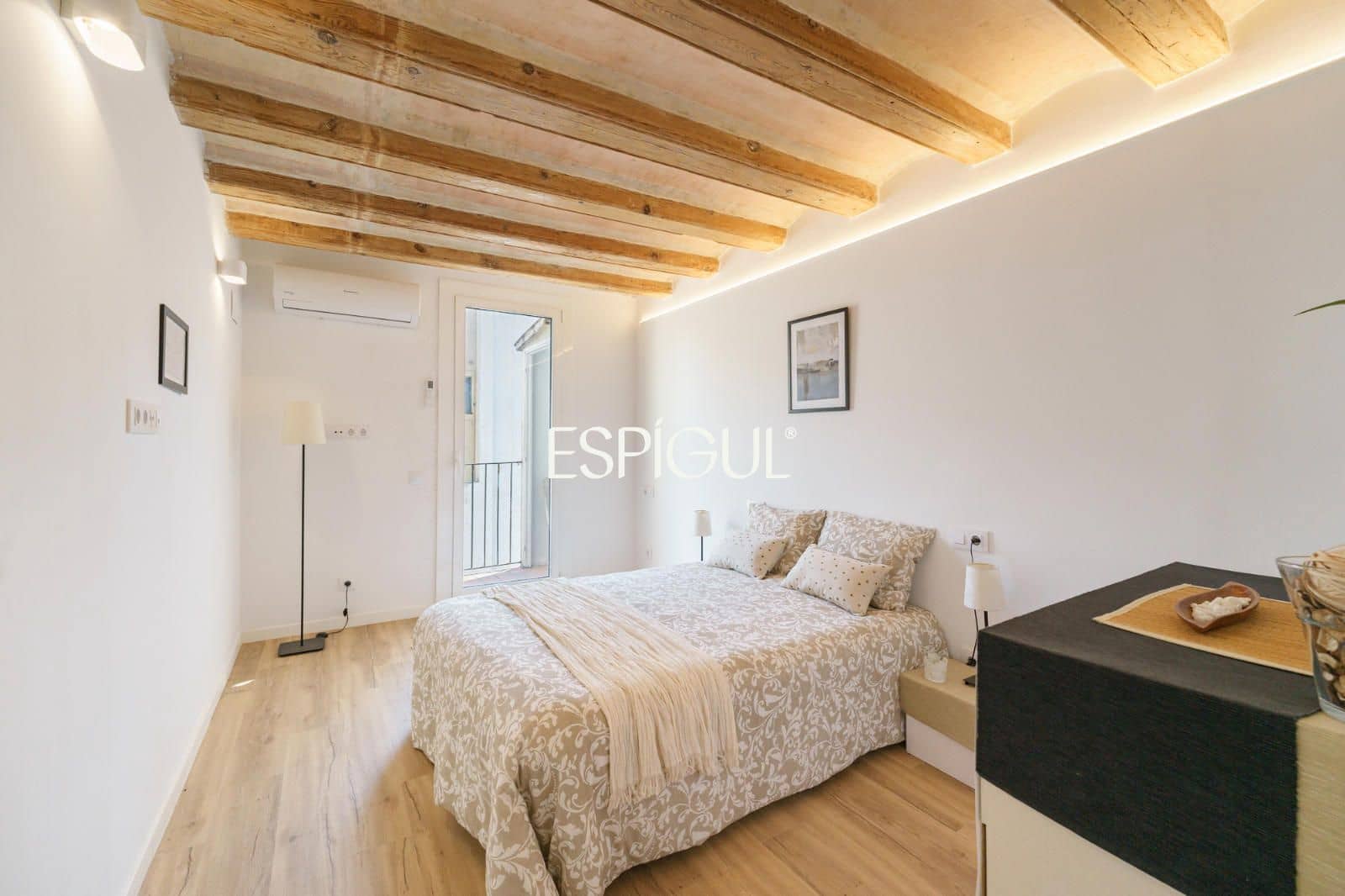 2 bedroom Flat for sale in Barcelona city - € 296,500 (Ref: 10016476)