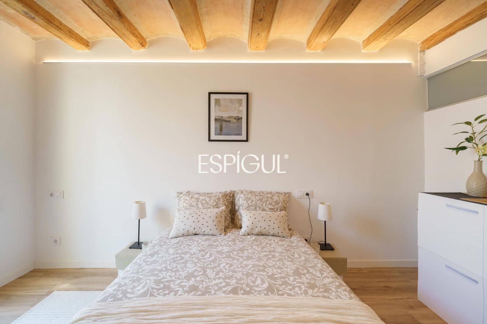 2 bedroom Flat for sale in Barcelona city - € 296,500 (Ref: 10016476)
