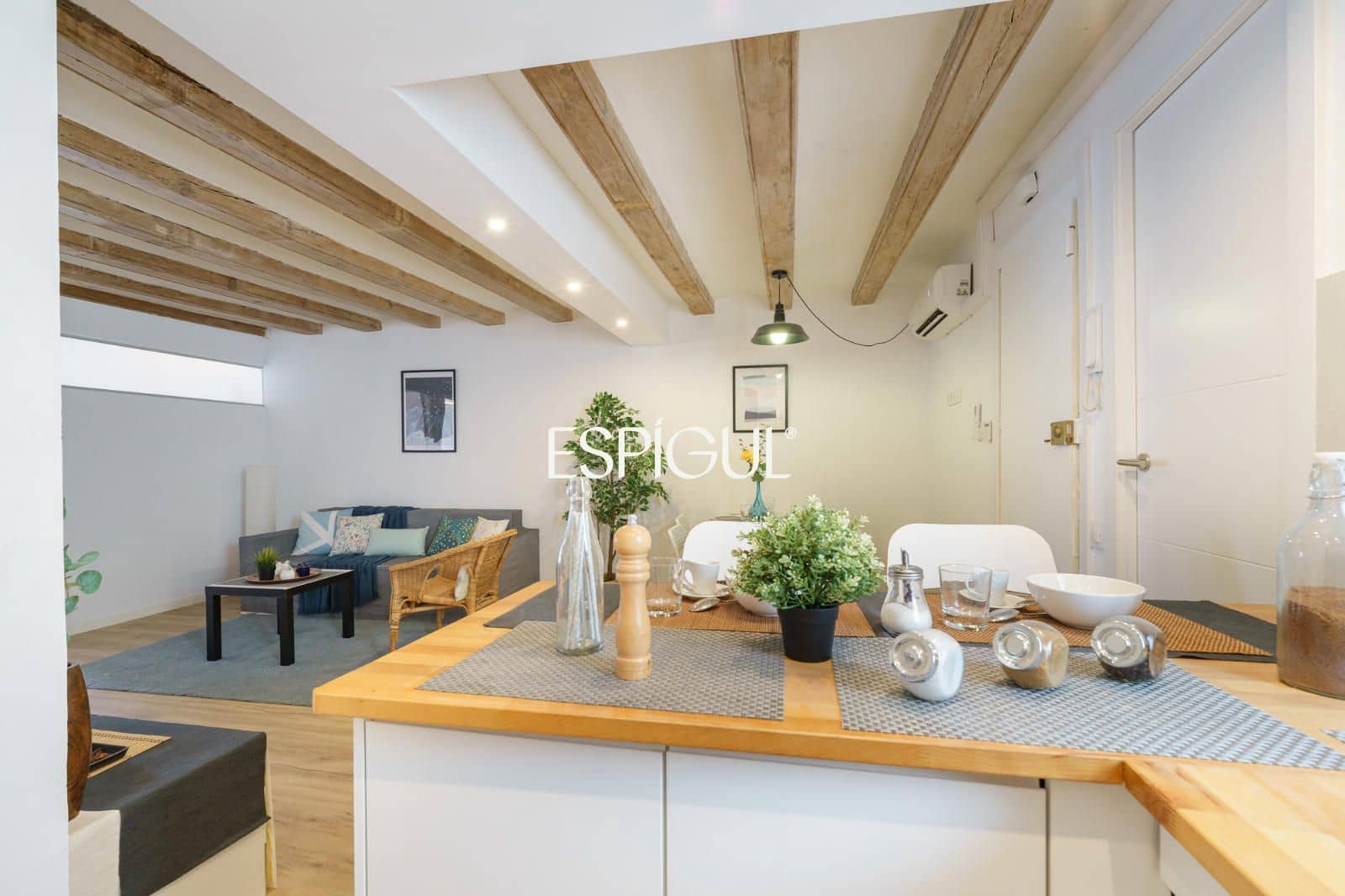 2 bedroom Flat for sale in Barcelona city - € 296,500 (Ref: 10016476)