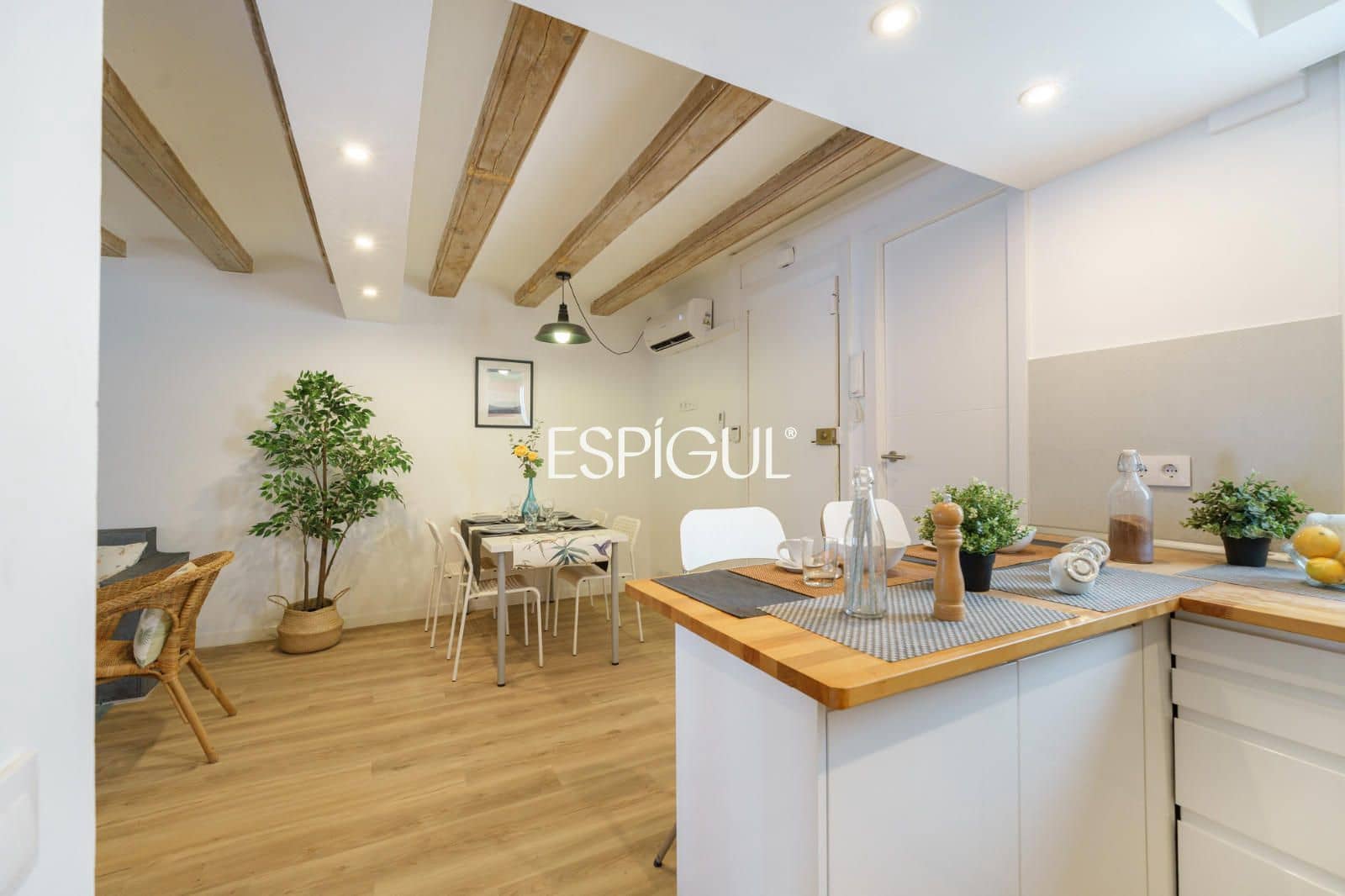 2 bedroom Flat for sale in Barcelona city - € 296,500 (Ref: 10016476)