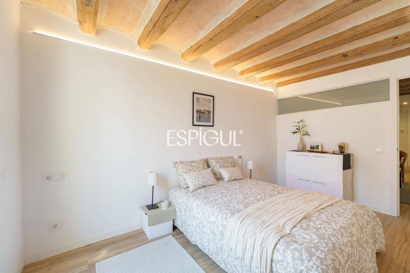 2 bedroom Flat for sale in Barcelona city - € 296,500 (Ref: 10016476)