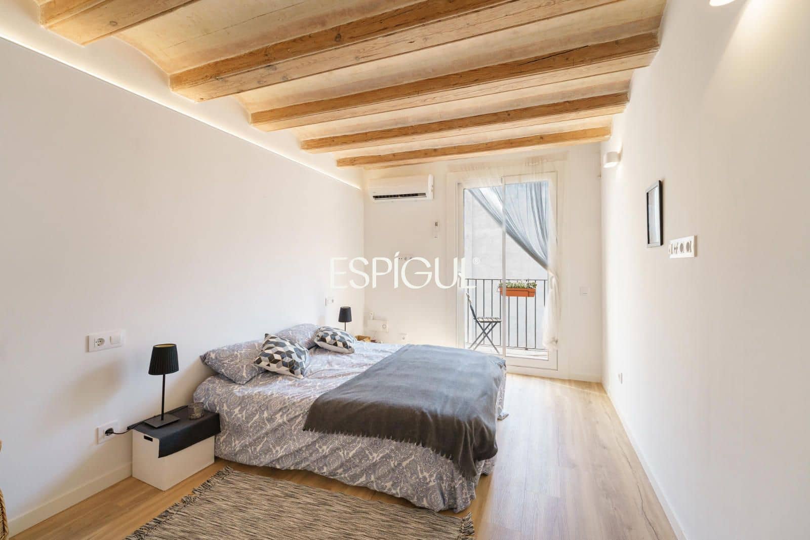 2 bedroom Flat for sale in Barcelona city - € 296,500 (Ref: 10016476)