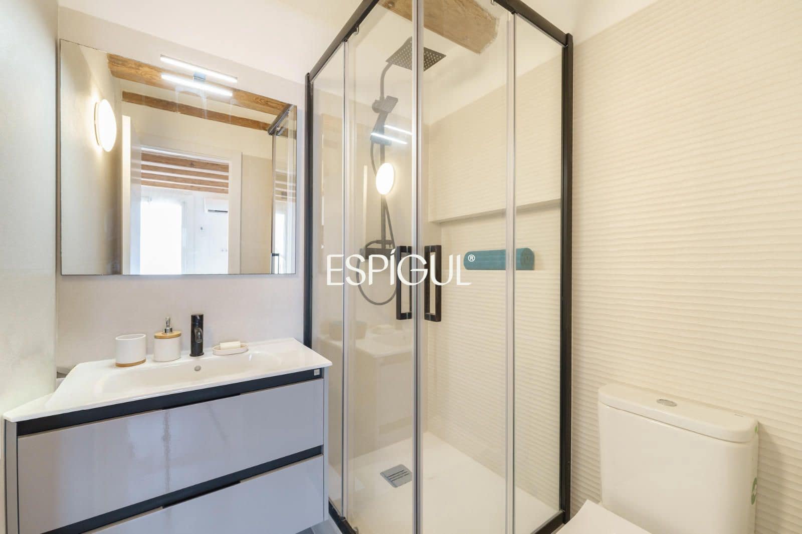 2 bedroom Flat for sale in Barcelona city - € 296,500 (Ref: 10016476)