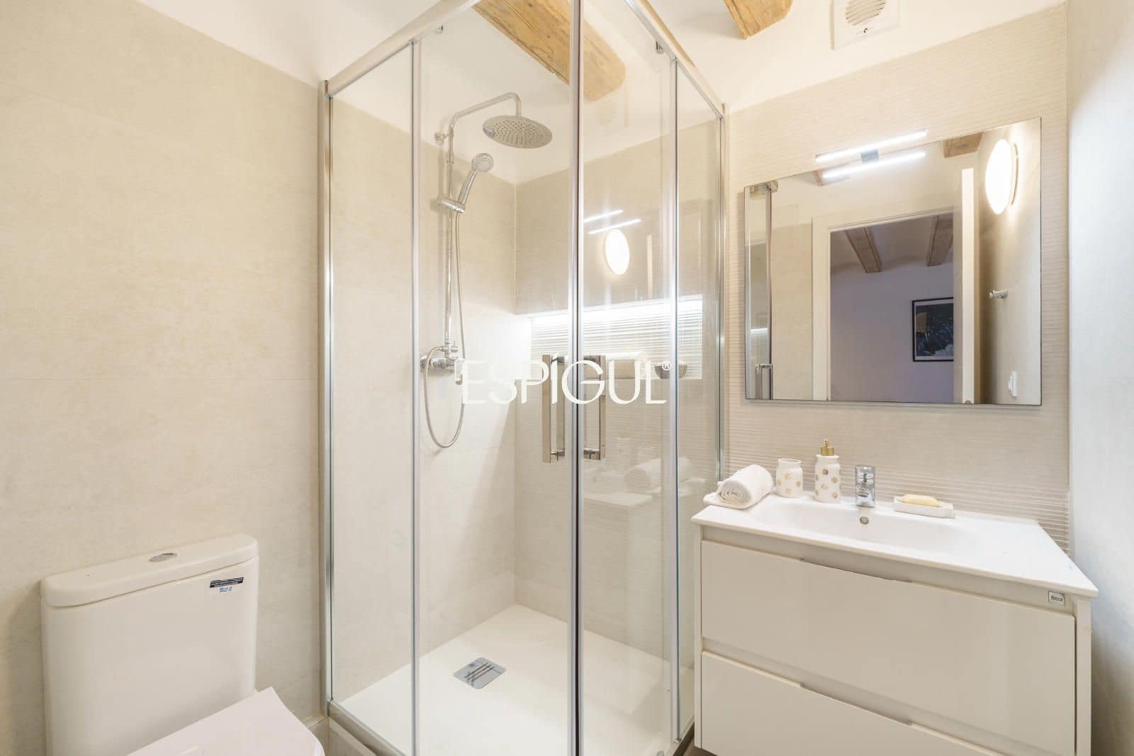 2 bedroom Flat for sale in Barcelona city - € 296,500 (Ref: 10016476)