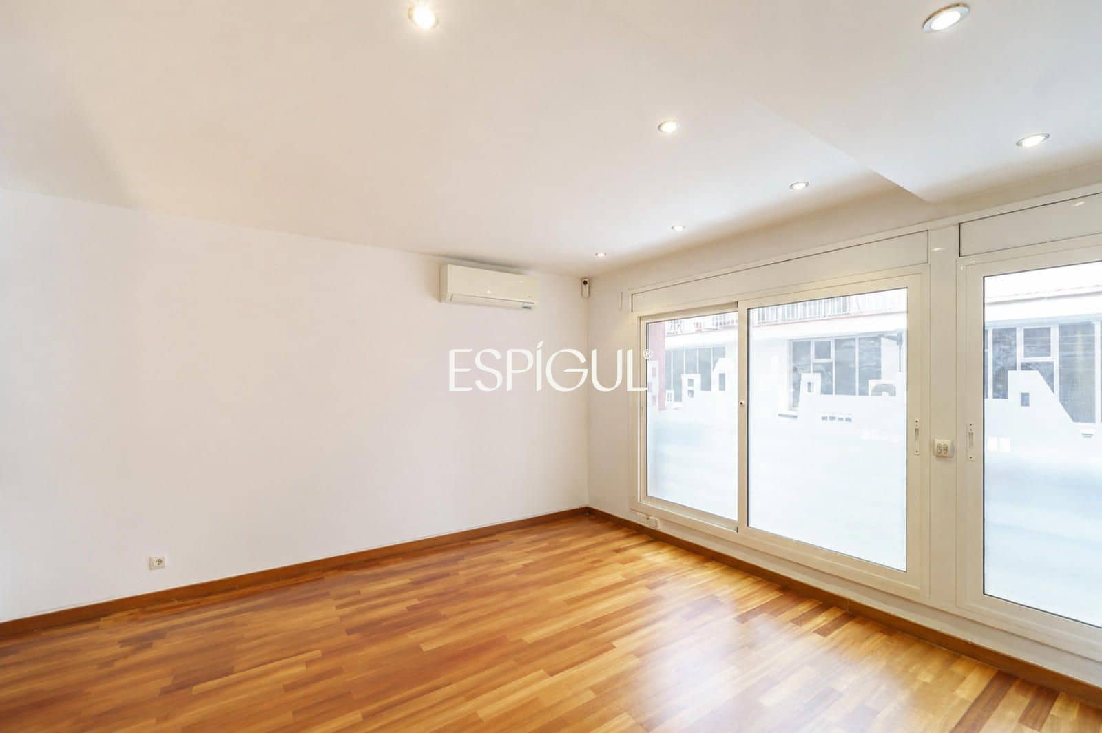 3 soverom Leilighet til salgs i Barcelona by - € 699 000 (Ref: 10016478)