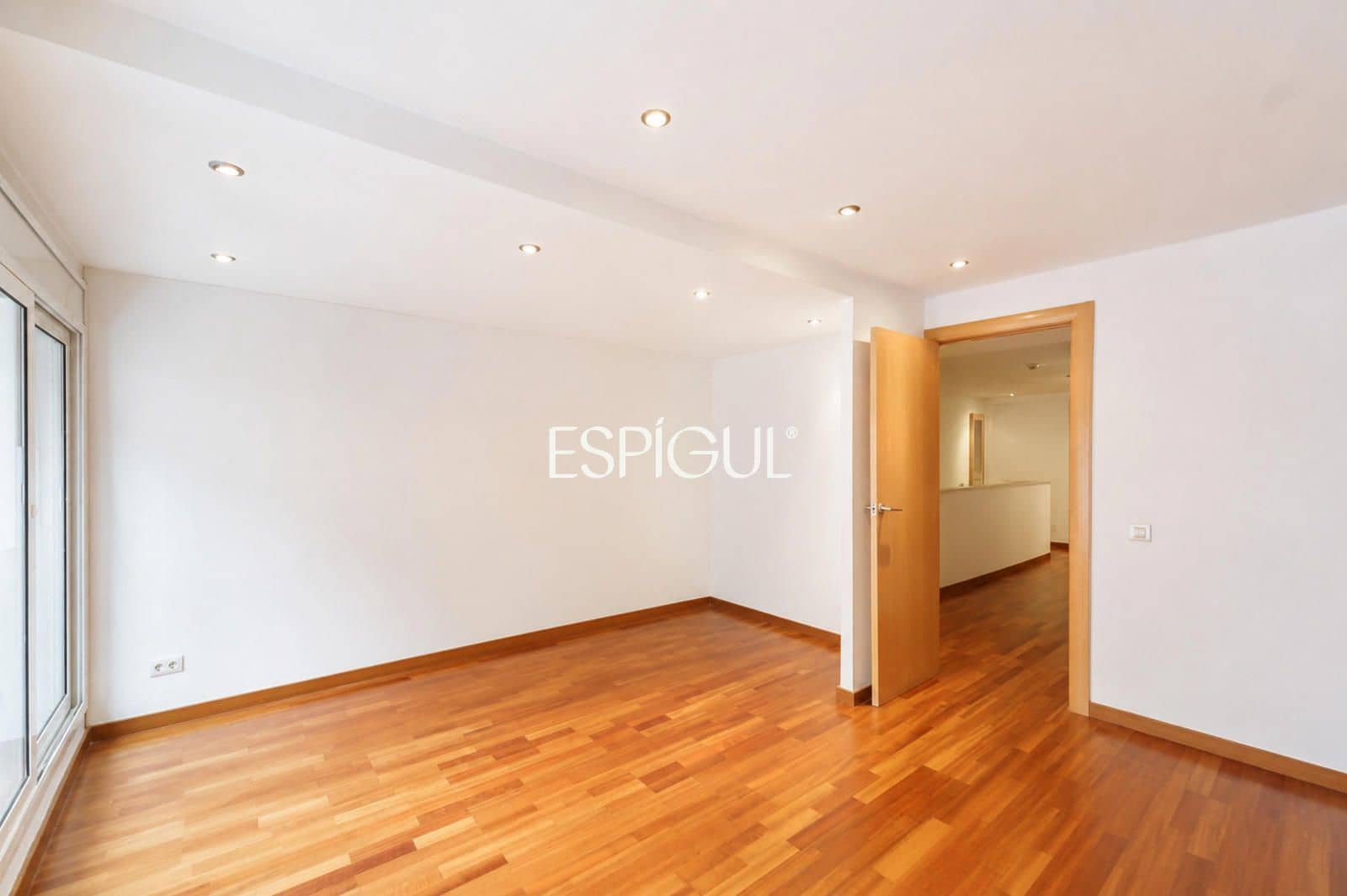 3 soverom Leilighet til salgs i Barcelona by - € 699 000 (Ref: 10016478)