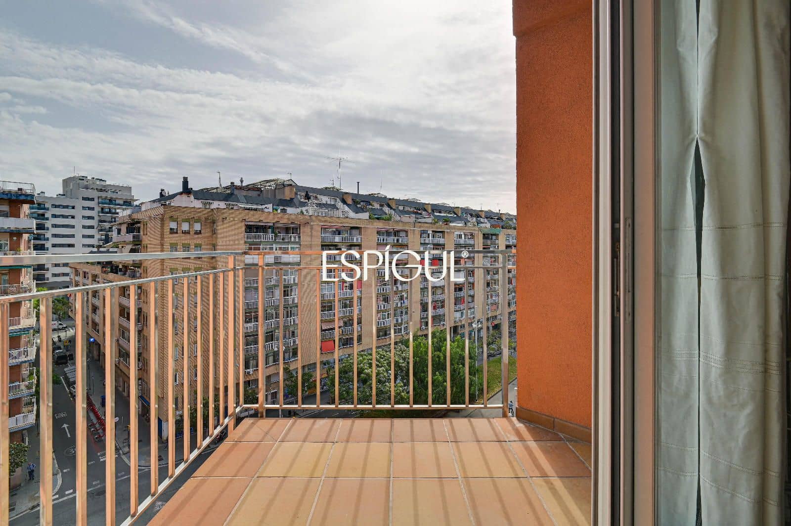 4 bedroom Flat for sale in Barcelona city with garage - € 470,000 (Ref: 10016480)