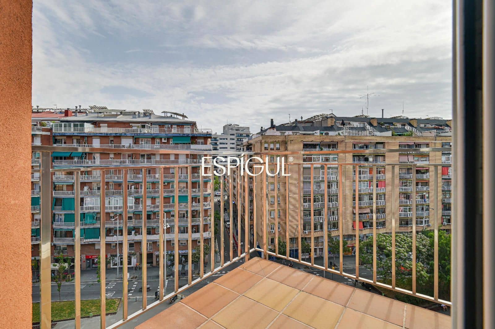 4 bedroom Flat for sale in Barcelona city with garage - € 470,000 (Ref: 10016480)