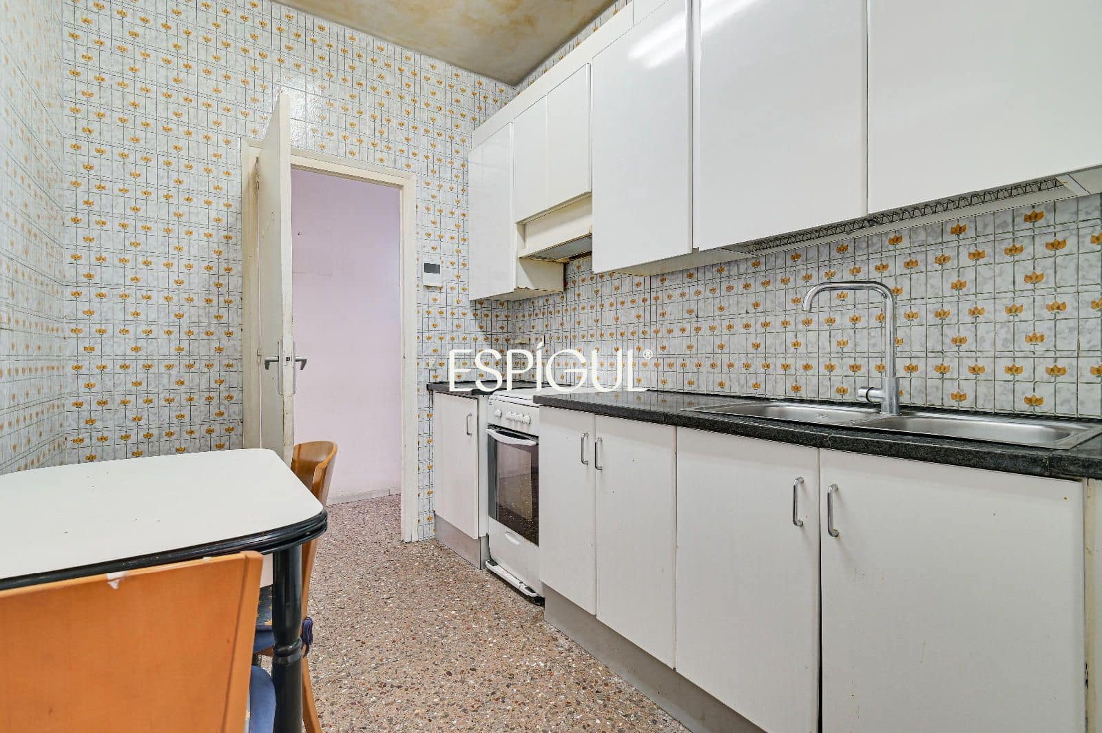 4 bedroom Flat for sale in Barcelona city with garage - € 470,000 (Ref: 10016480)