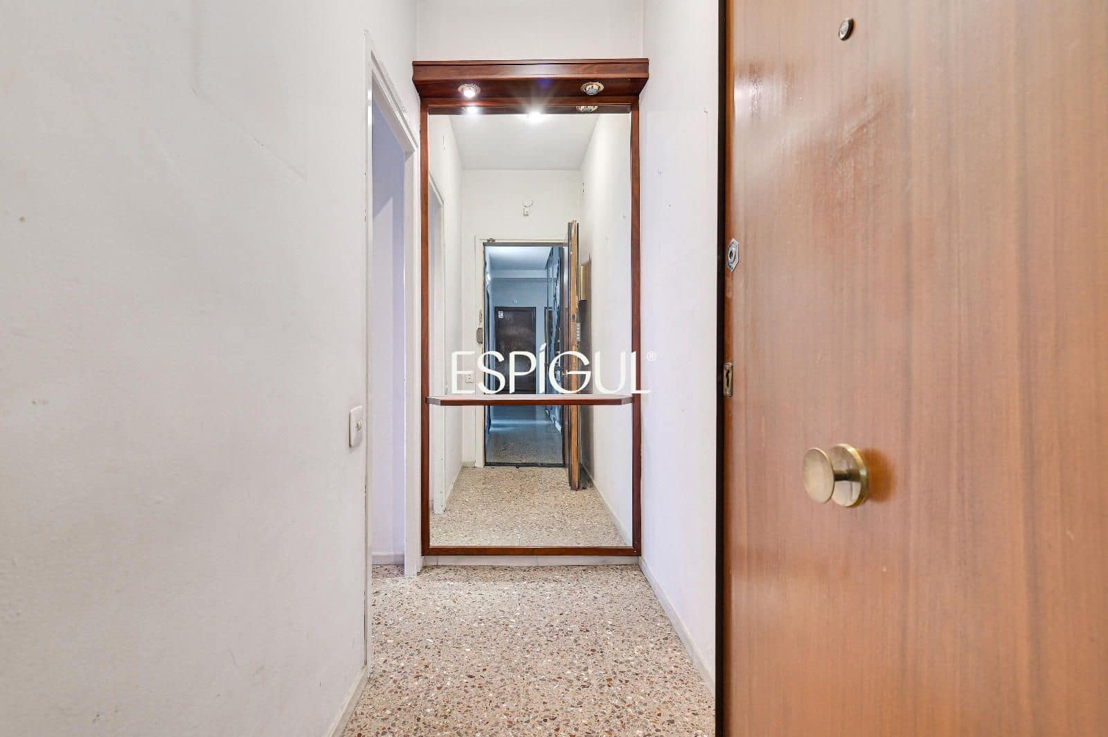 4 bedroom Flat for sale in Barcelona city with garage - € 470,000 (Ref: 10016480)