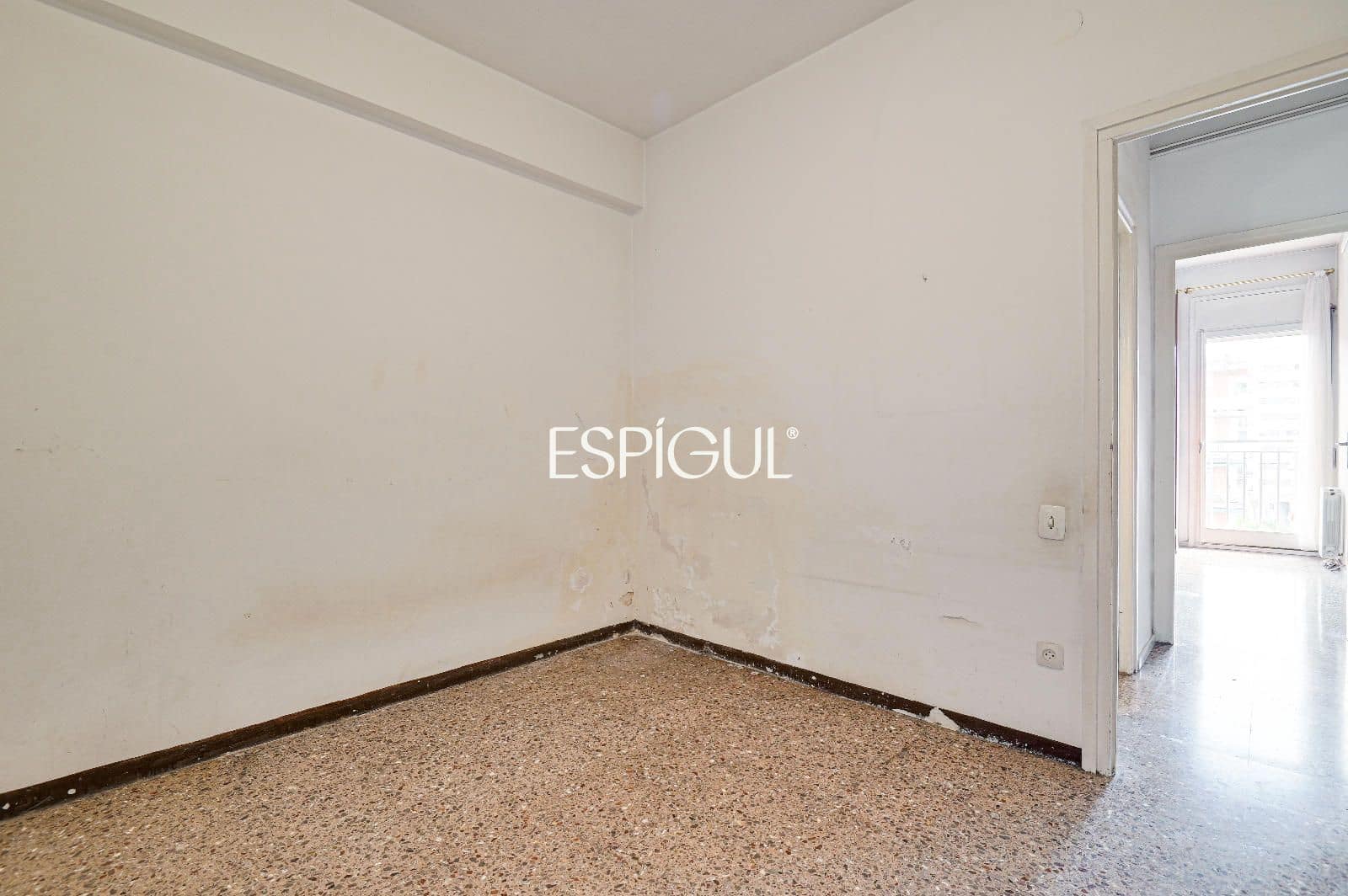 4 bedroom Flat for sale in Barcelona city with garage - € 470,000 (Ref: 10016480)
