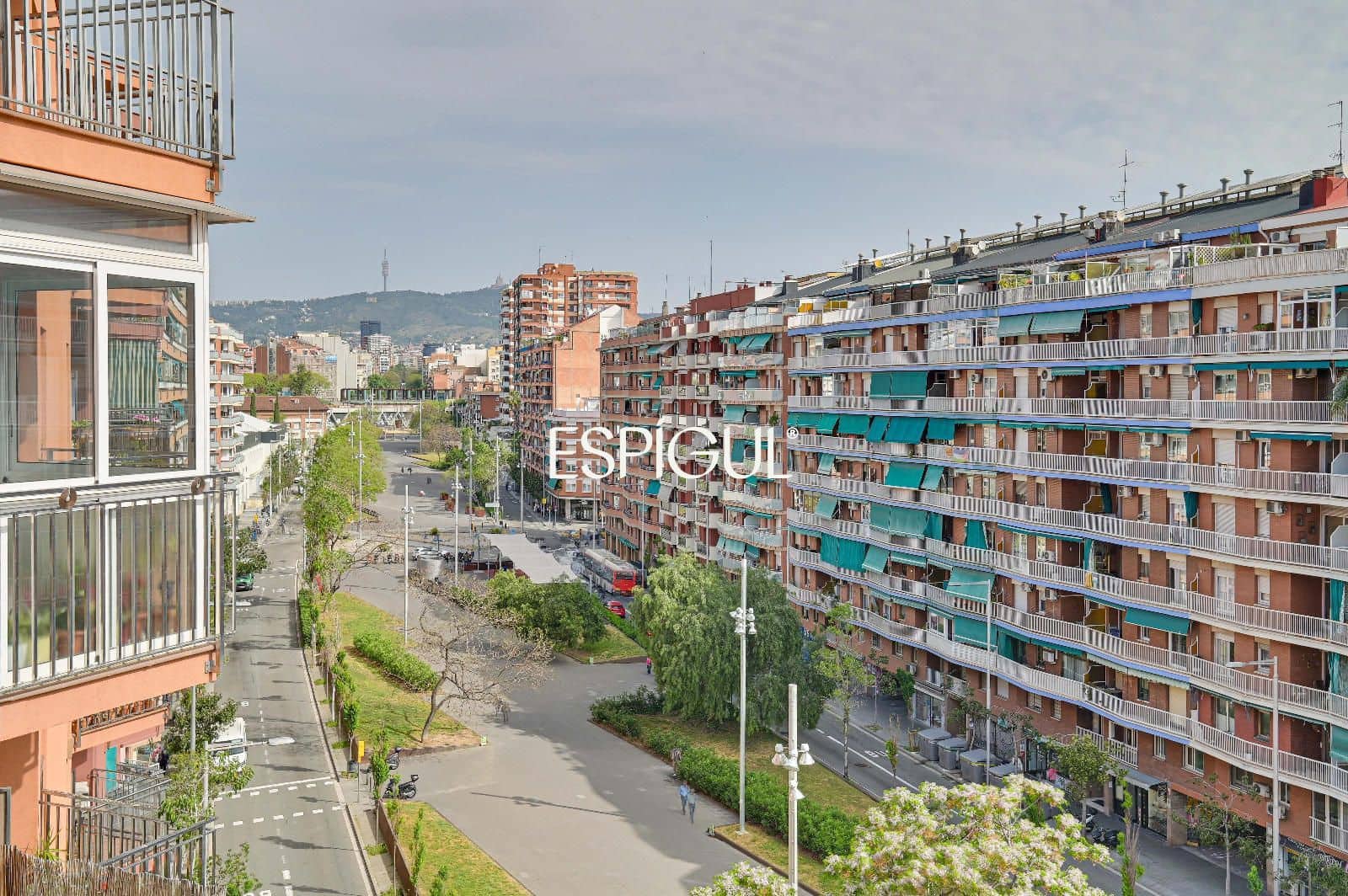 4 bedroom Flat for sale in Barcelona city with garage - € 470,000 (Ref: 10016480)