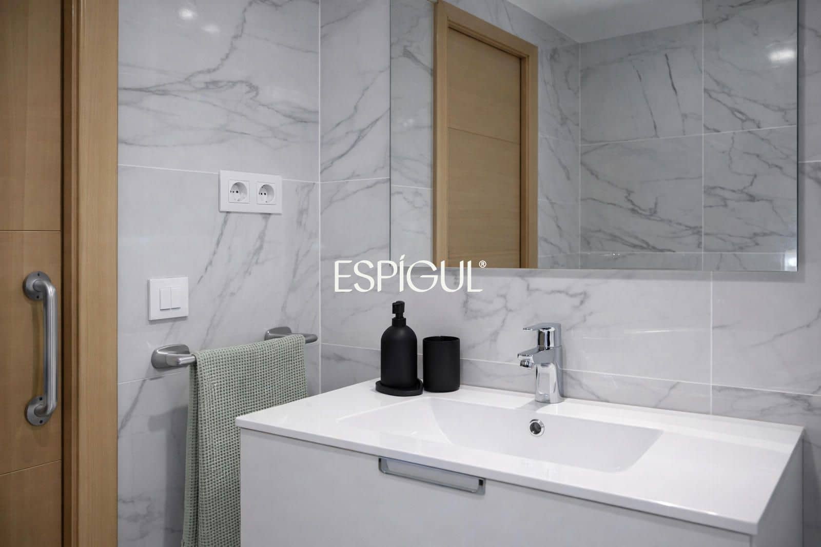 6 soveværelse Lejlighed til salg i Barcelona by - € 485.000 (Ref: 10016482)
