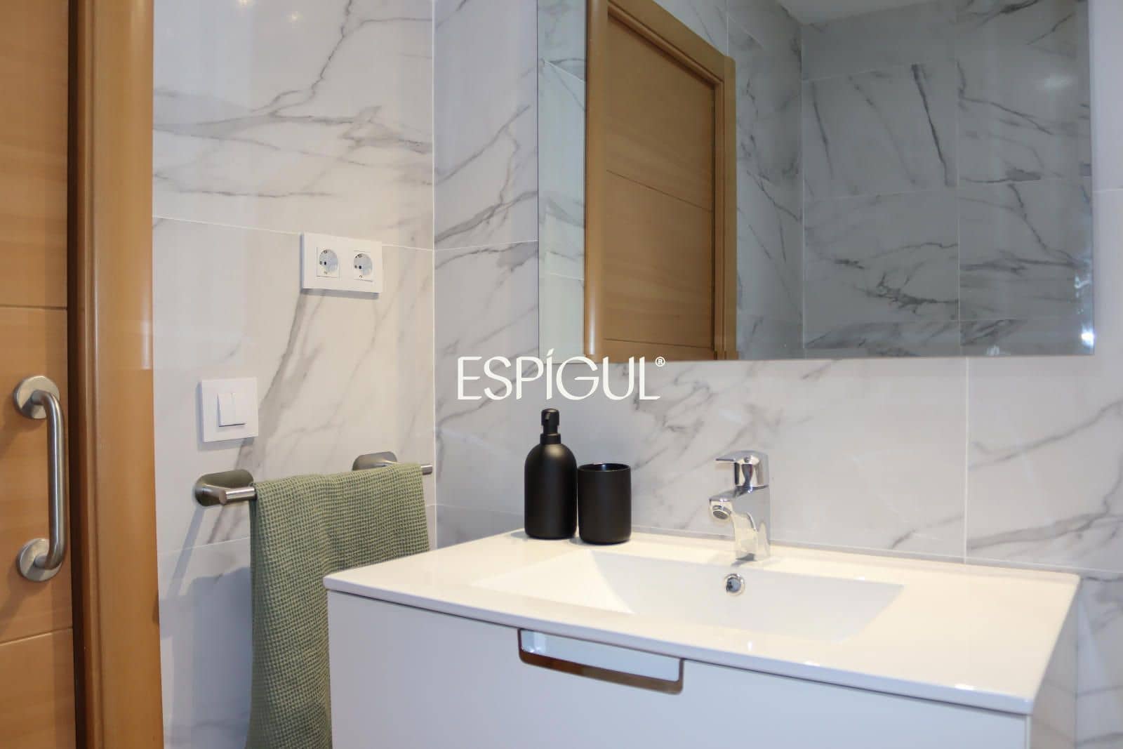6 soveværelse Lejlighed til salg i Barcelona by - € 485.000 (Ref: 10016482)