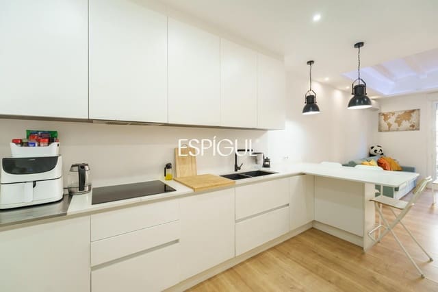 2 bedroom Flat for sale in Sant Antoni, Barcelona city - € 399,000 (Ref: 10016485)
