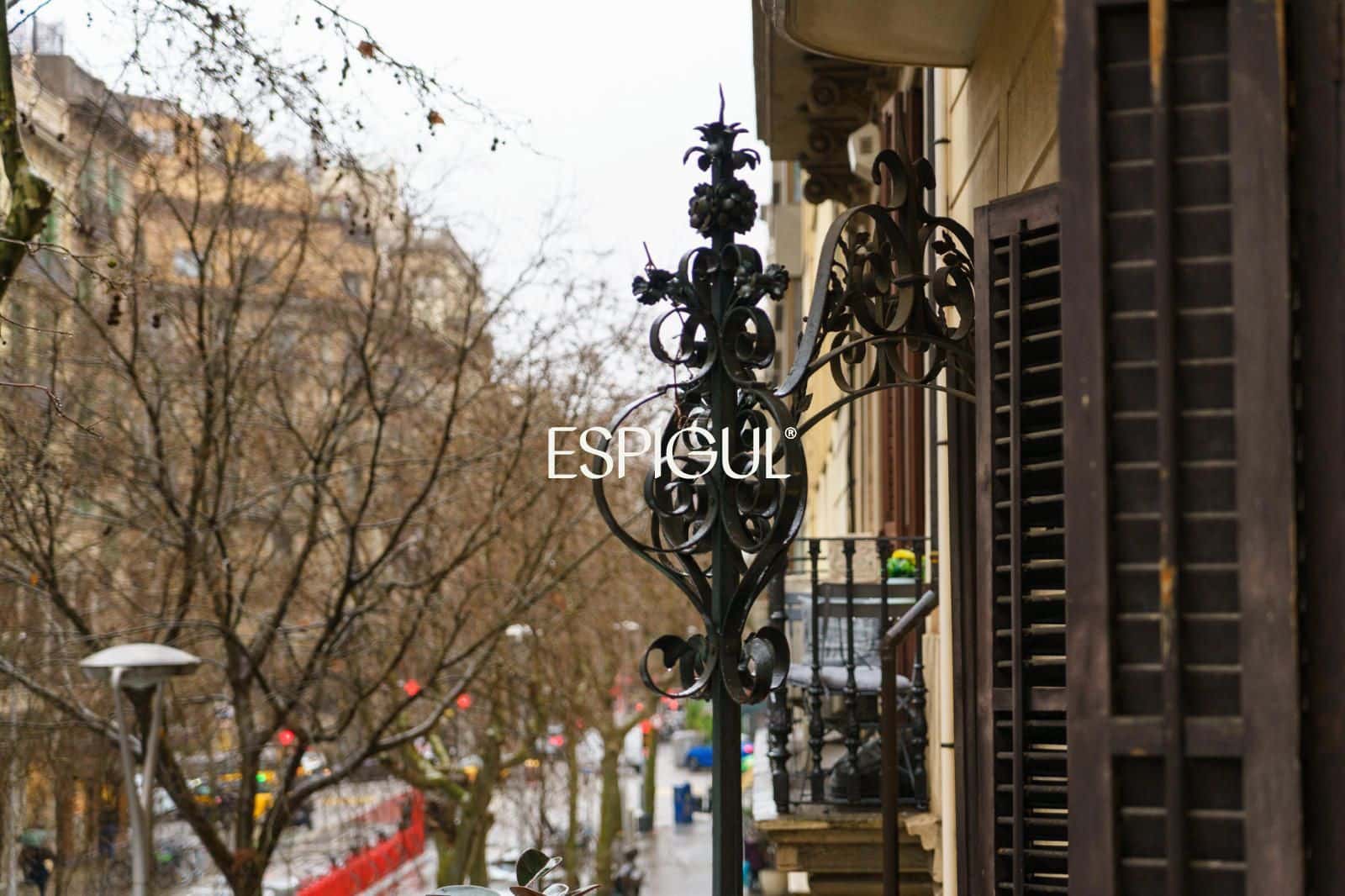 Piso de 18 habitaciones en Barcelona ciudad en venta - 3.300.000 € (Ref: 10016487)