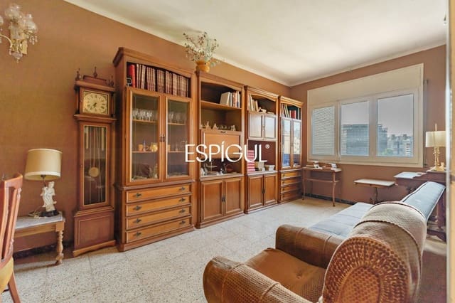 3 bedroom Flat for sale in Sants-Montjuïc, Barcelona city - € 340,000 (Ref: 10023387)