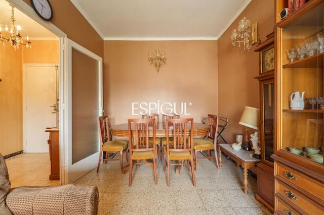 3 bedroom Flat for sale in Sants-Montjuïc, Barcelona city - € 340,000 (Ref: 10023387)