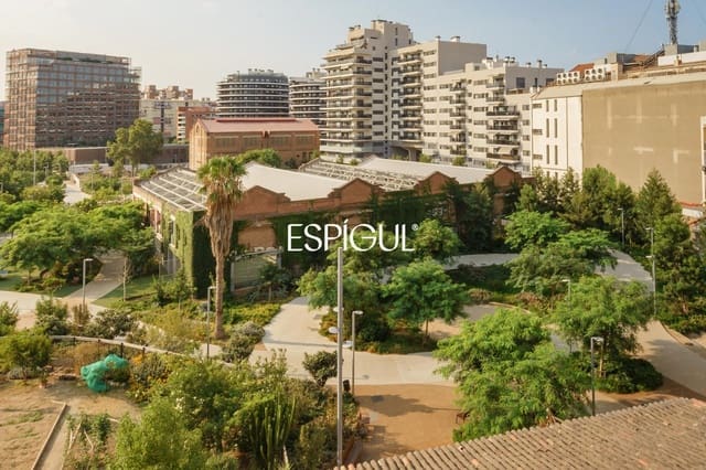 3 bedroom Flat for sale in Sants-Montjuïc, Barcelona city - € 340,000 (Ref: 10023387)