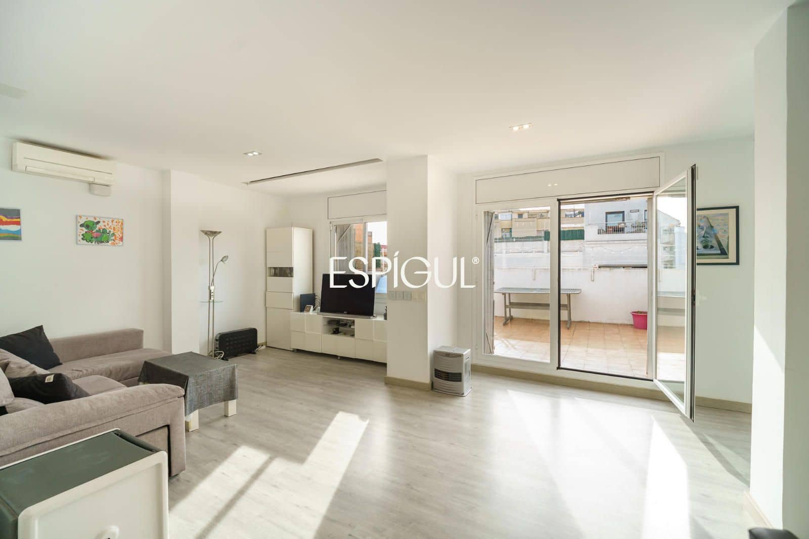 Ático de 4 habitaciones en Barcelona ciudad en venta - 690.000 € (Ref: 10072954)