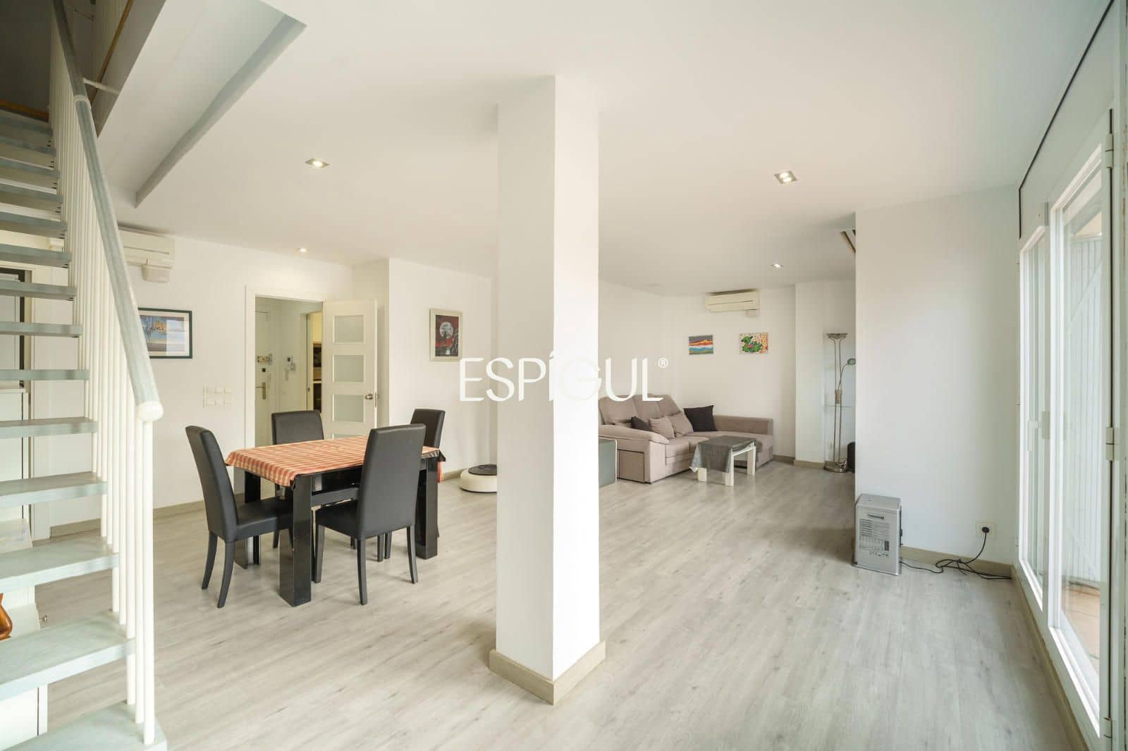 Ático de 4 habitaciones en Barcelona ciudad en venta - 690.000 € (Ref: 10072954)