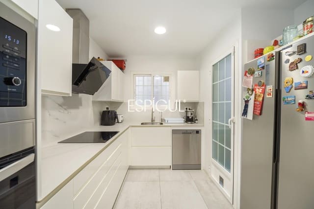 Ático de 4 habitaciones en Sants - Badal, Barcelona ciudad en venta - 690.000 € (Ref: 10072954)