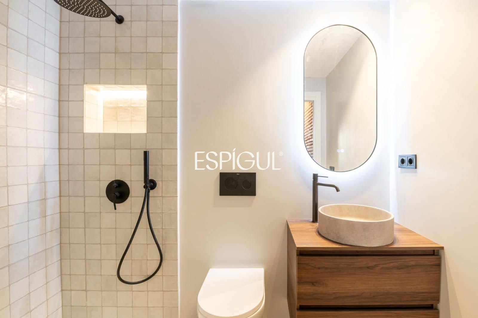 2 bedroom Flat for sale in Barcelona city with pool - € 595,000 (Ref: 10078813)