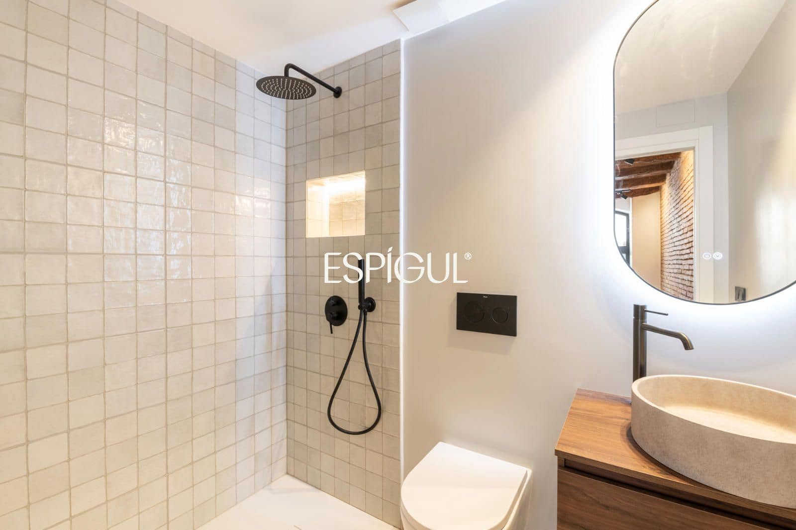 2 bedroom Flat for sale in Barcelona city with pool - € 595,000 (Ref: 10078813)