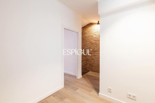 2 bedroom Flat for sale in Sants-Montjuïc, Barcelona city with pool - € 595,000 (Ref: 10078813)