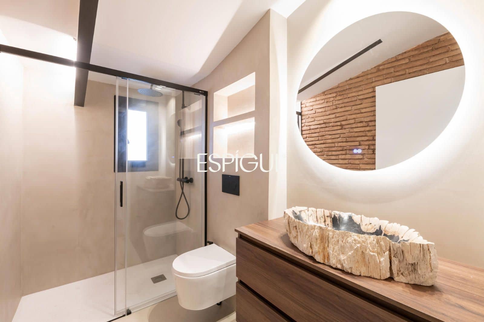 2 bedroom Flat for sale in Barcelona city with pool - € 595,000 (Ref: 10078813)