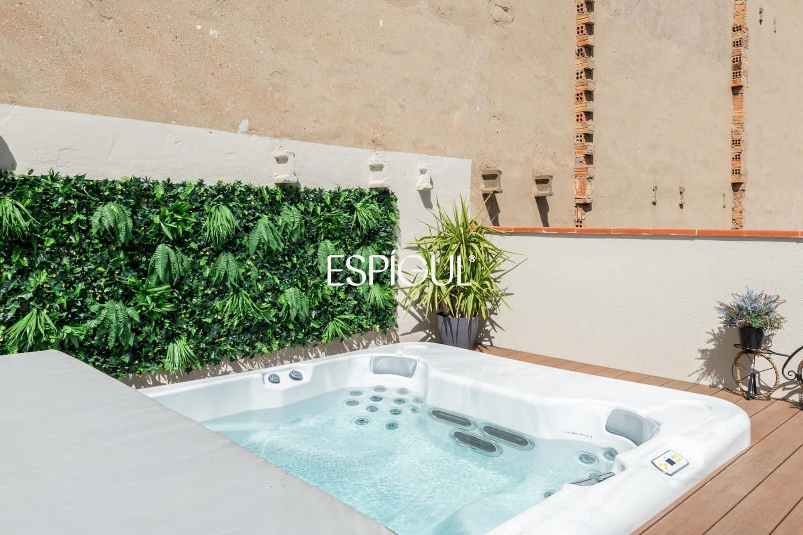 2 bedroom Flat for sale in Barcelona city with pool - € 595,000 (Ref: 10078813)