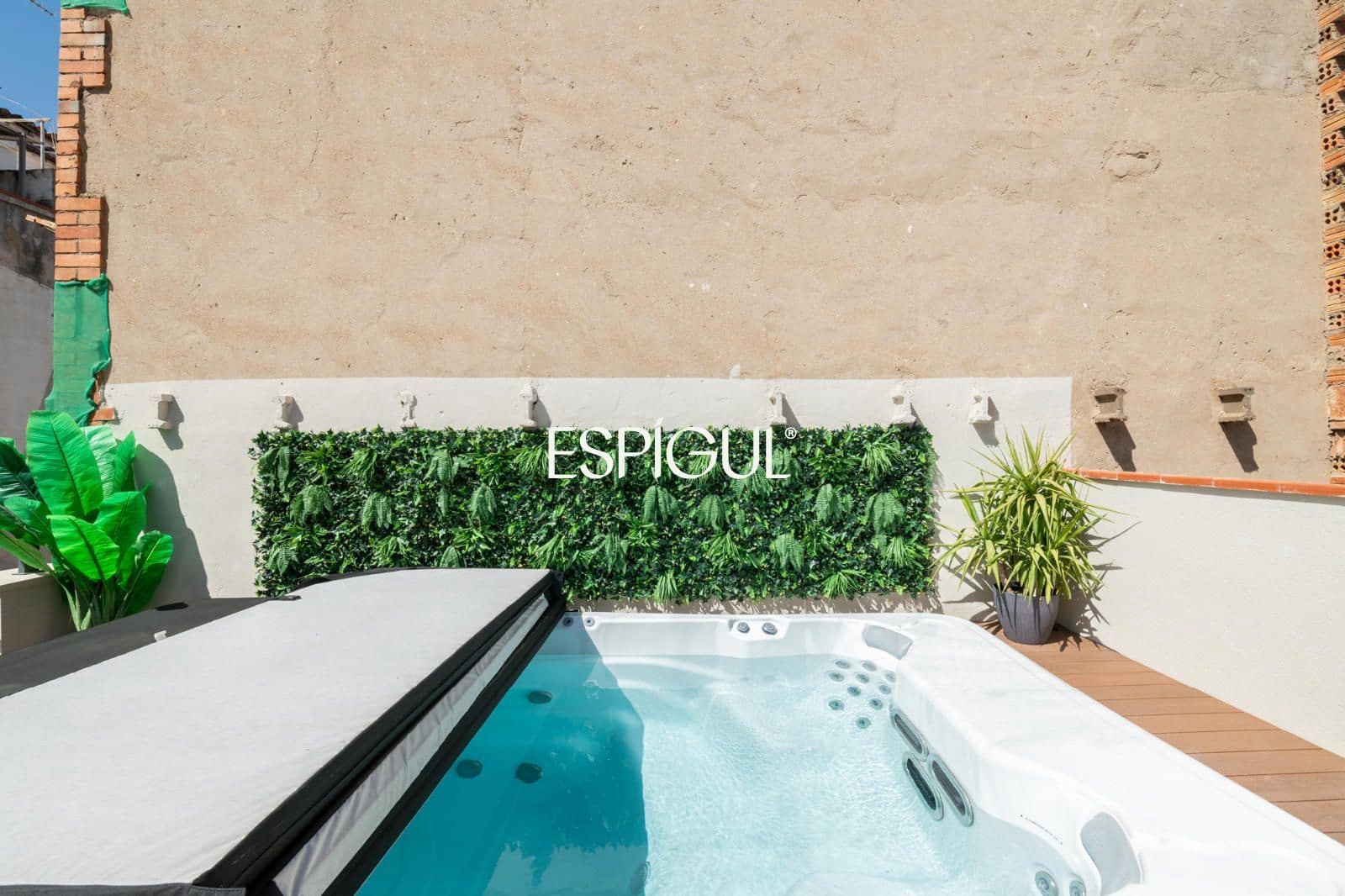 2 bedroom Flat for sale in Barcelona city with pool - € 595,000 (Ref: 10078813)